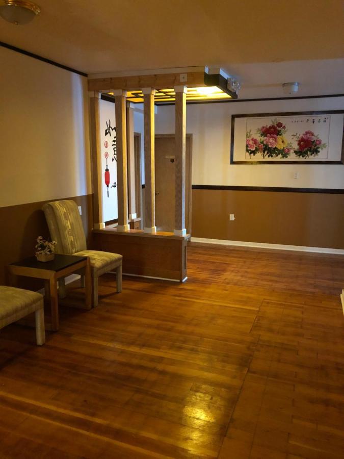 Heritage Place Hotel Gravelbourg ภายนอก รูปภาพ