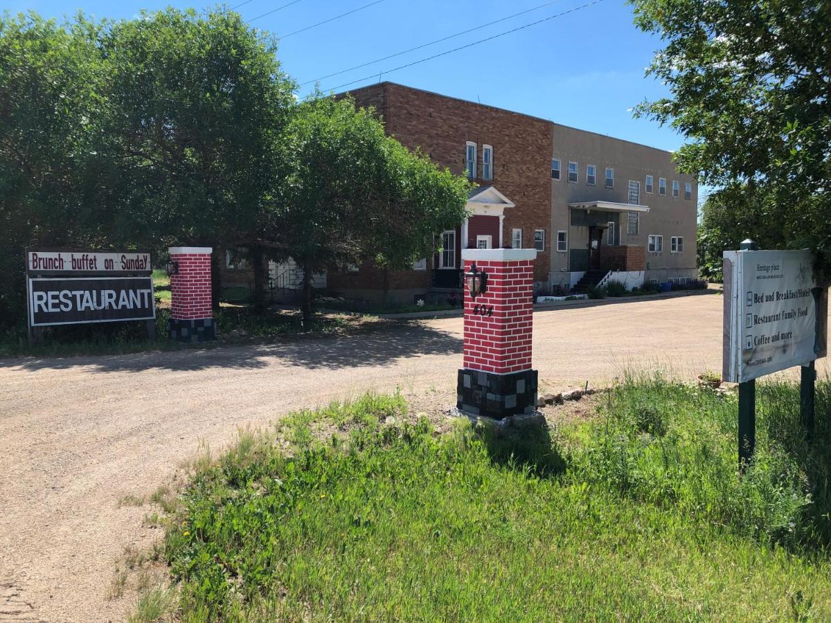 Heritage Place Hotel Gravelbourg ภายนอก รูปภาพ