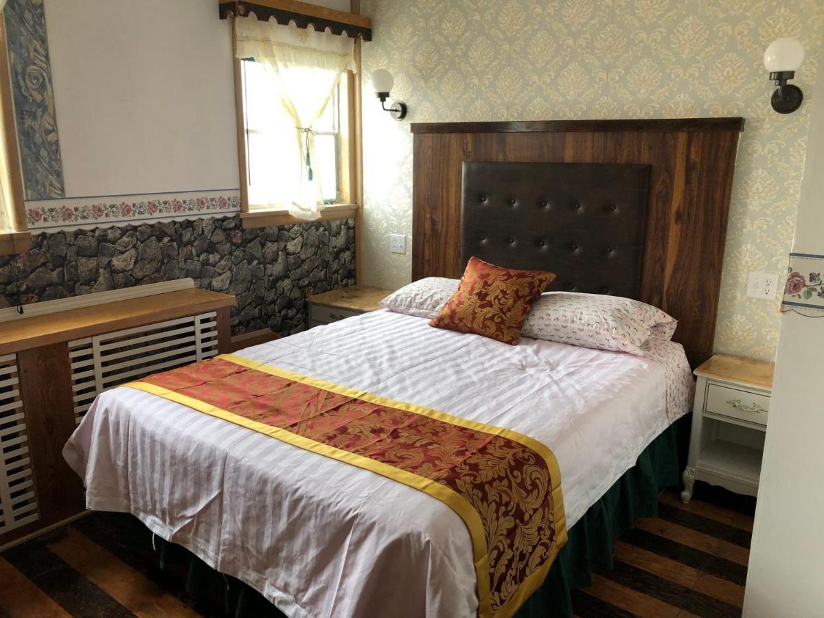 Heritage Place Hotel Gravelbourg ภายนอก รูปภาพ