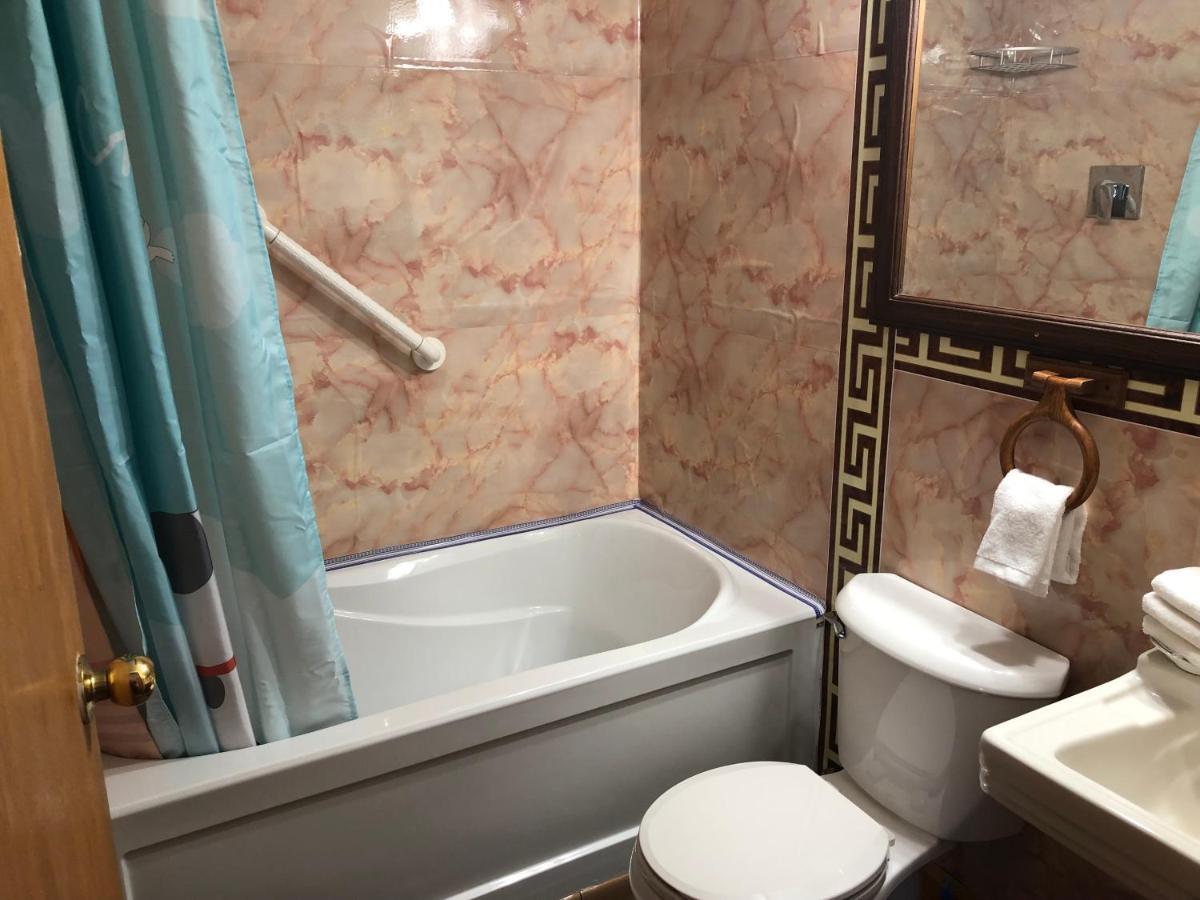 Heritage Place Hotel Gravelbourg ภายนอก รูปภาพ