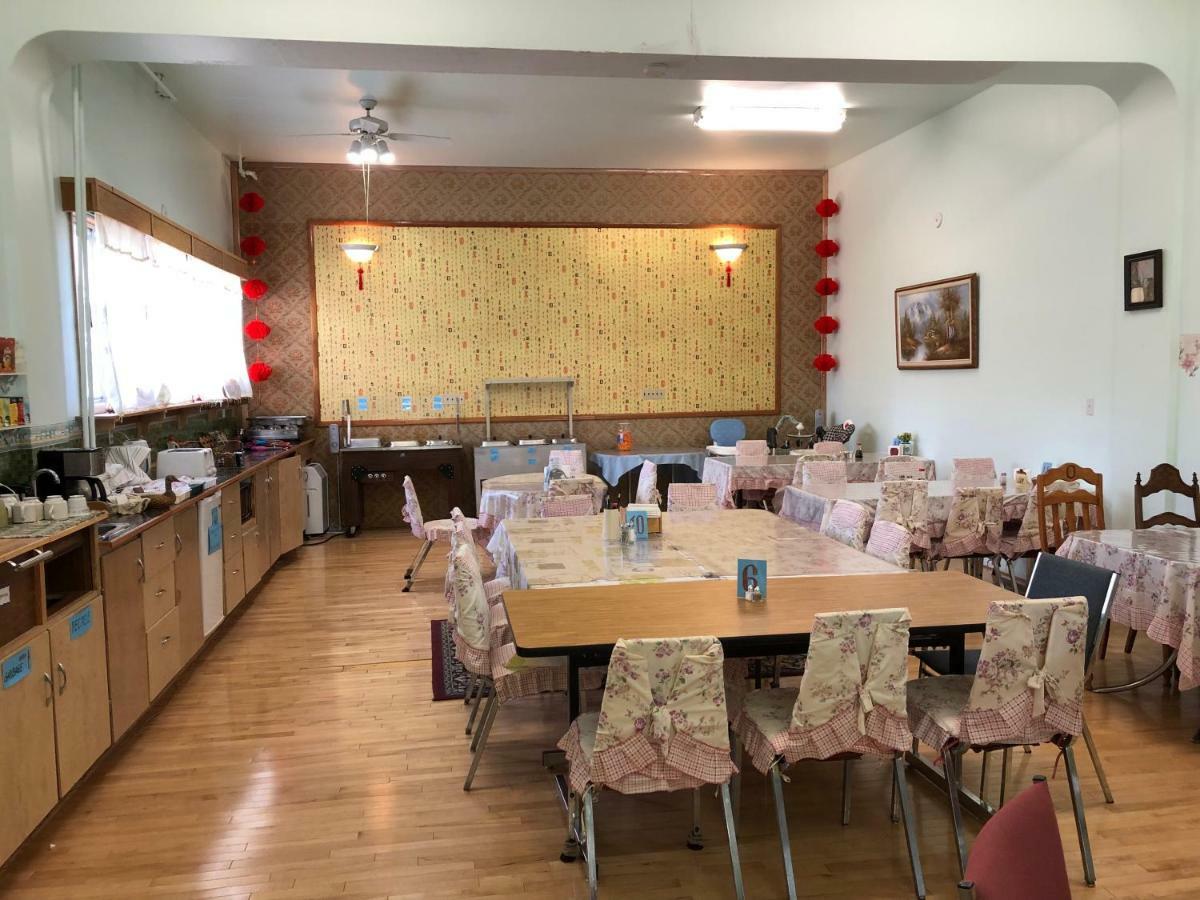 Heritage Place Hotel Gravelbourg ภายนอก รูปภาพ